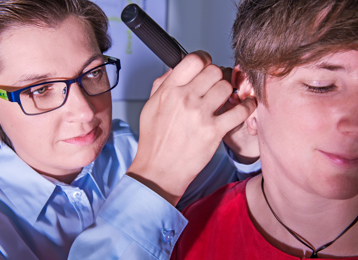 Untersuchung des Ohrs bei Wohrtklang Hörsysteme